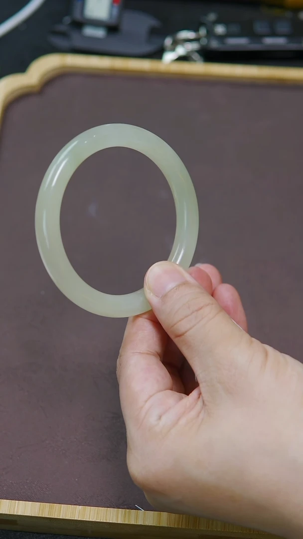 未镶嵌手镯和田玉54圈口 冰胶晴底翠青手镯