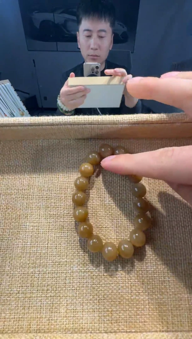 未镶嵌手链和田玉（糖玉）手链