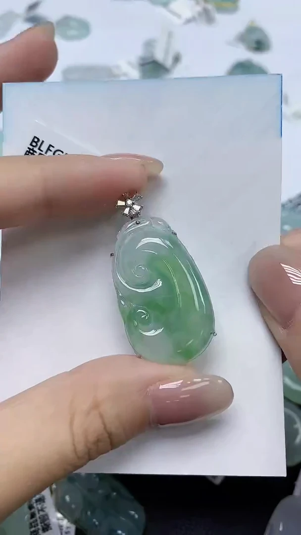 翡翠18K金镶嵌颈饰天然缅甸翡翠A货