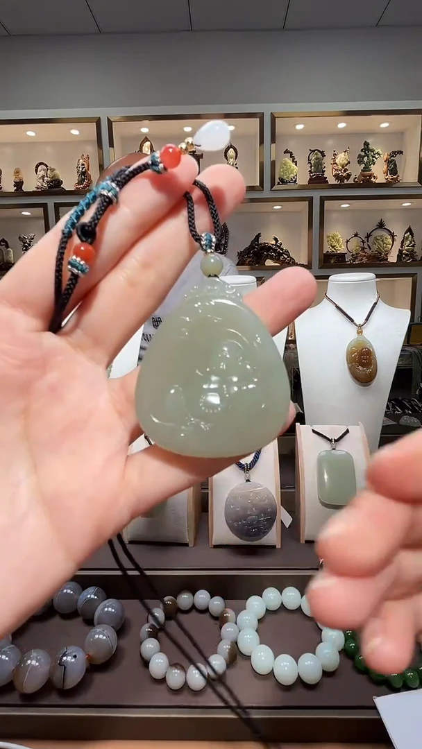 和田玉未镶嵌颈饰苏