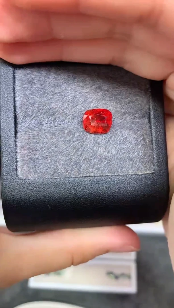 定制尖晶石裸石未镶嵌枕型 火焰橙色调 4.18ct