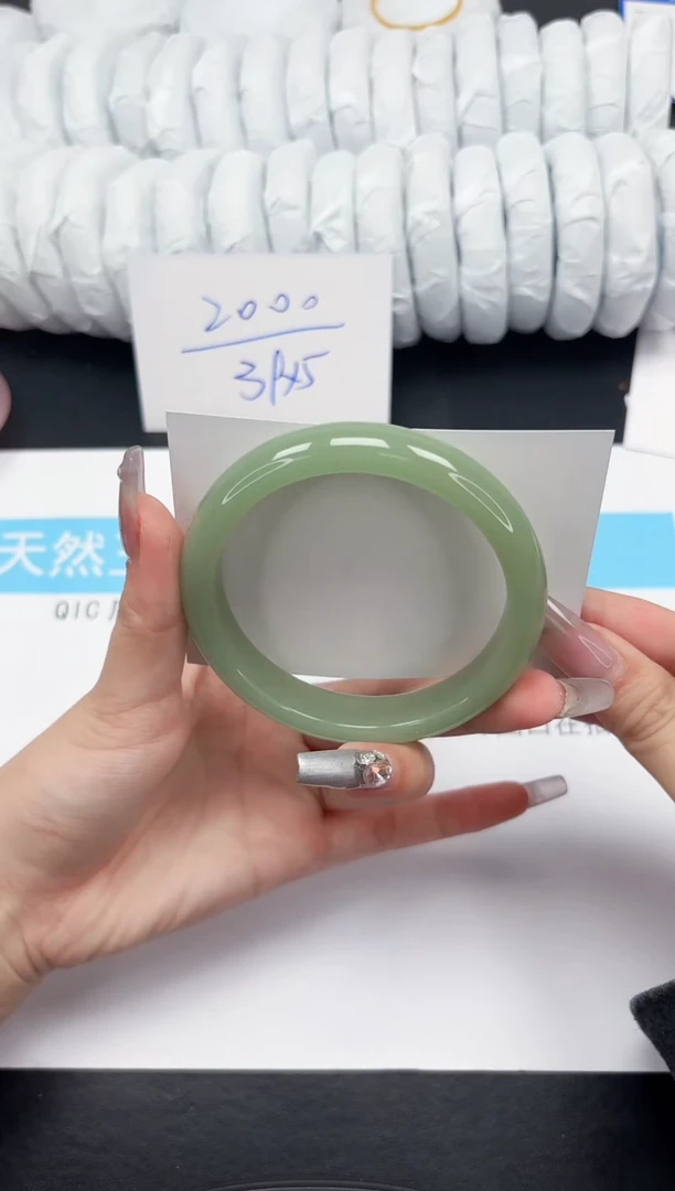 【闪购商品】石英质玉手镯未镶嵌44-63.2