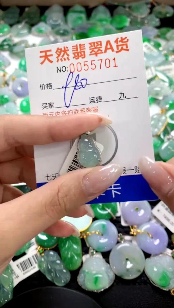 翡翠18K金镶嵌颈饰1111111111111111