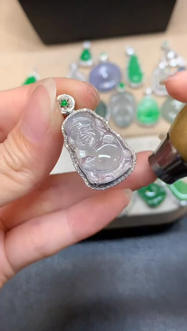 颈饰18K金镶嵌翡翠财神【无服务费