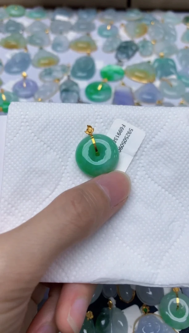 翡翠18K金镶嵌颈饰天然A货翡翠