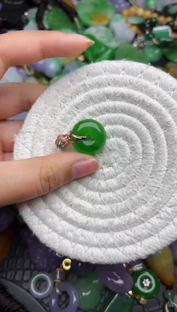 颈饰未镶嵌翡翠缅甸翡翠吊坠