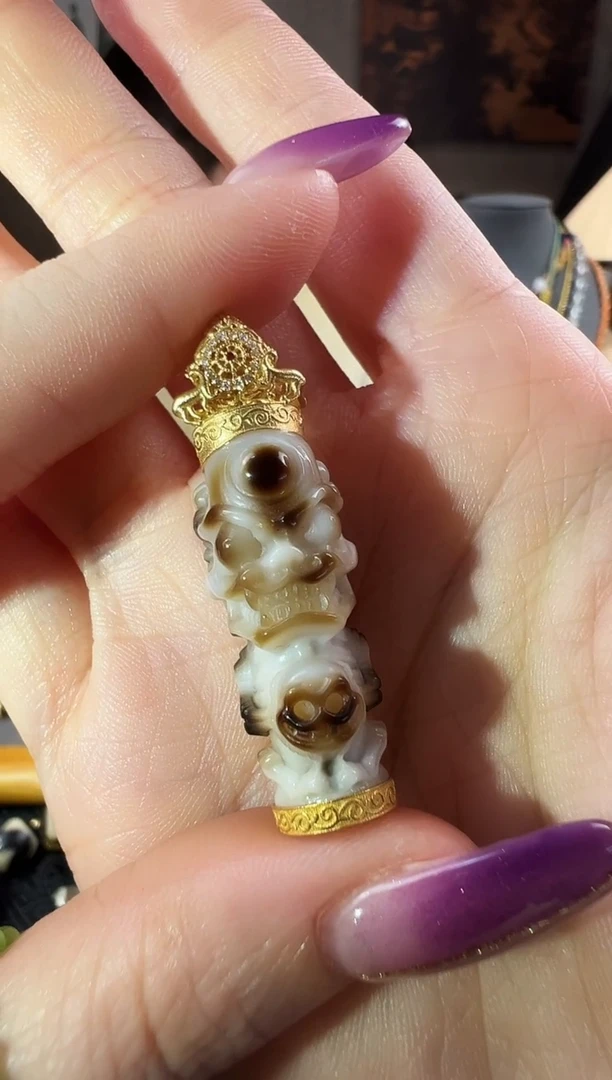 18K金镶嵌吊坠玛瑙/玉髓吊坠