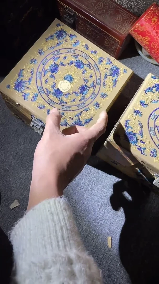 香榧木 开蓝花黄色正方刺绣盒子精品复古风