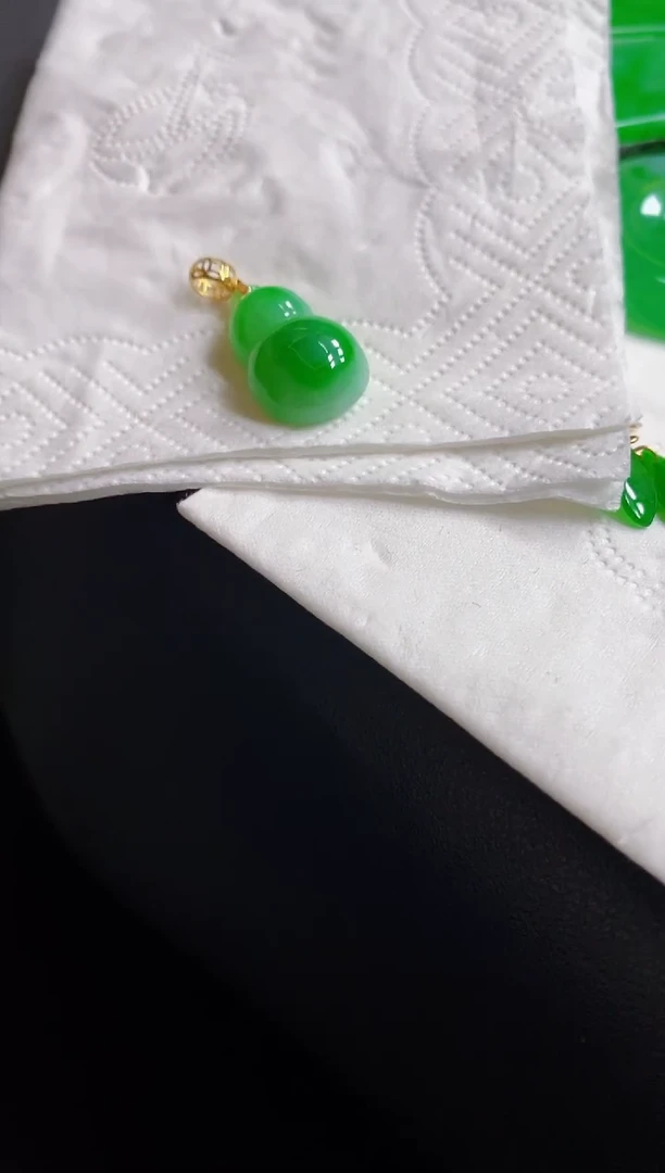 翡翠18K金镶嵌颈饰金**工葫芦