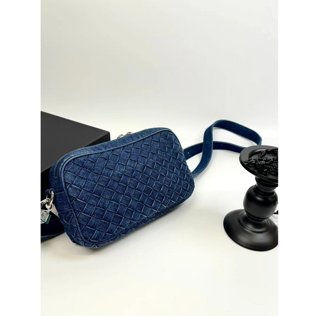 95新 BOTTEGA VENETA/葆蝶家 【小考拉】BV 蓝色单宁相机斜挎包