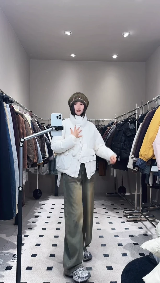 小心机口袋羽羽服白色