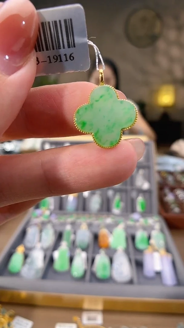 吊坠(不含链)18K金镶嵌翡翠花花