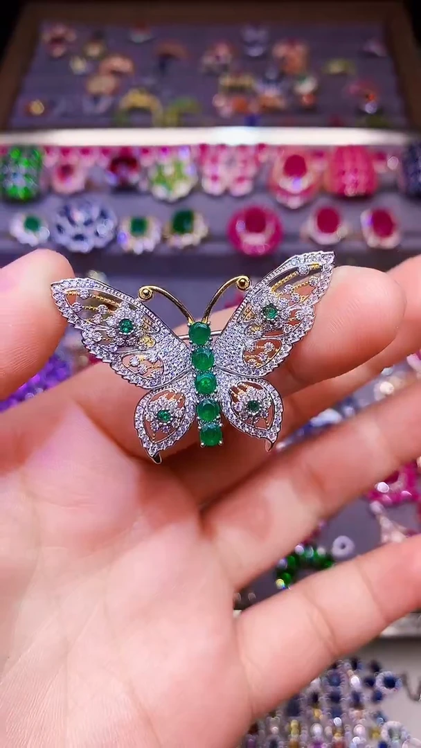 银S925镶嵌胸饰祖母绿...