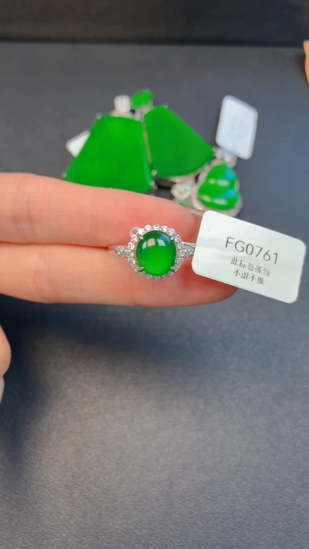 颈饰银S925镶嵌翡翠戒指