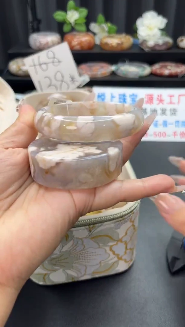 未镶嵌手镯石英质玉（60-61圈口）赠送镯心