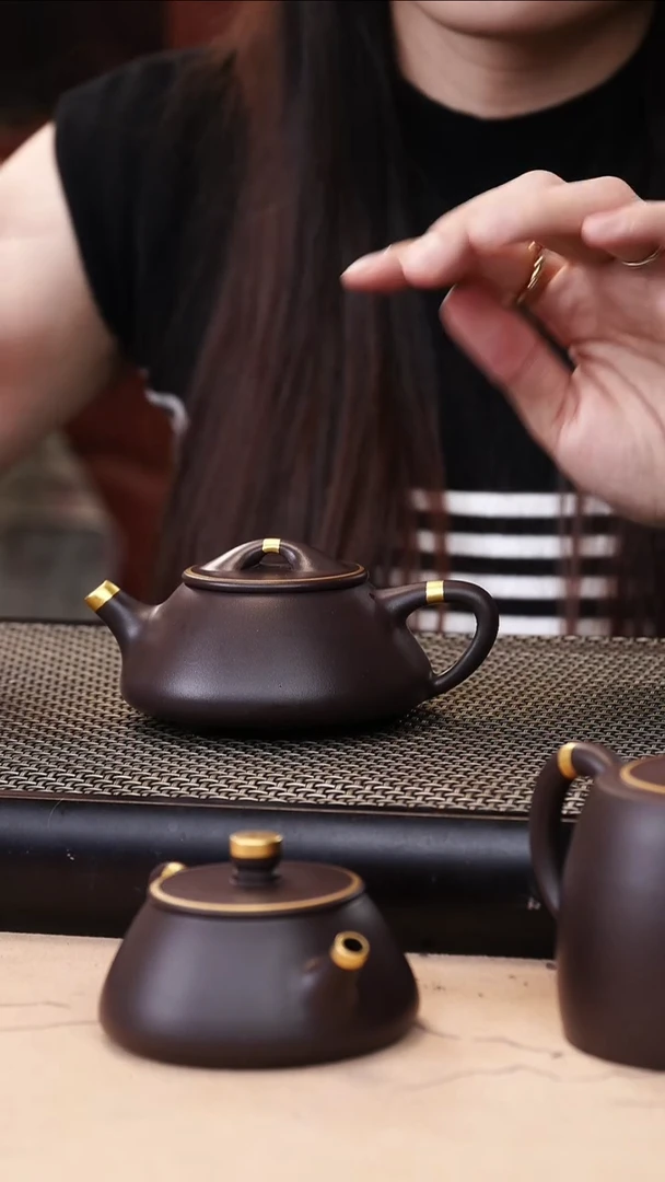 茶壶紫砂四号井茄皮紫泥描金景舟石瓢150cc