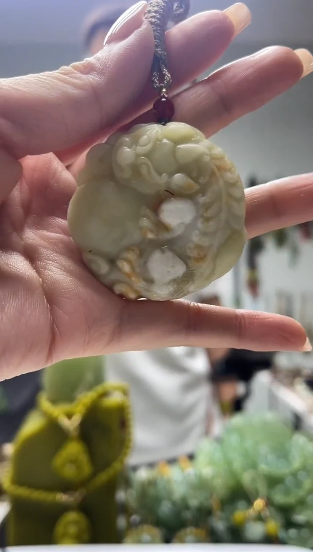 未镶嵌岫玉颈饰`