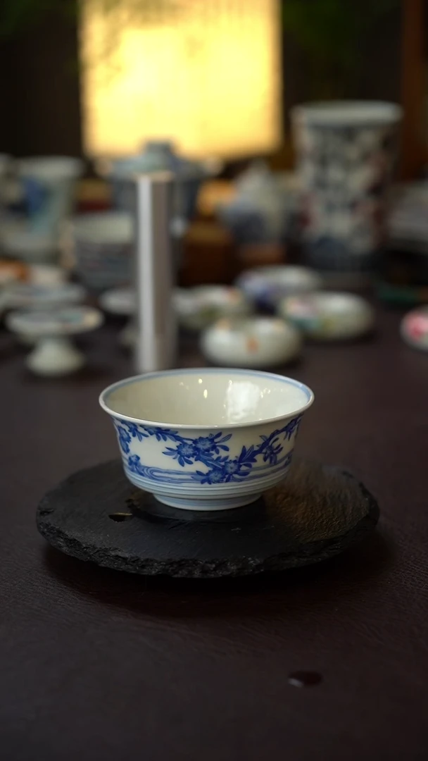 景德镇全手工手绘青花水波纹马蹄杯