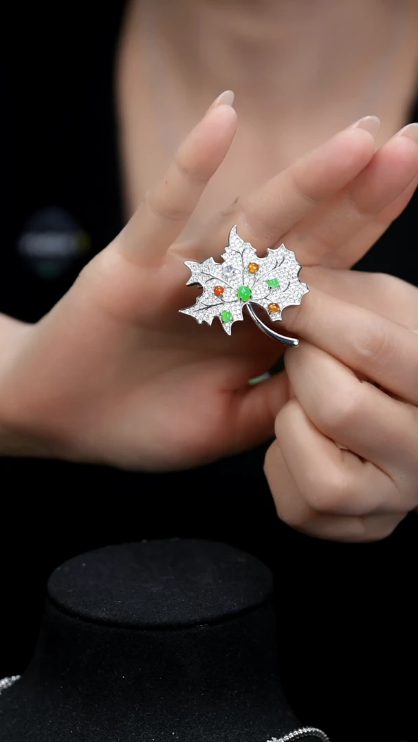 【闪购商品】翡翠胸饰9K金镶嵌胸针