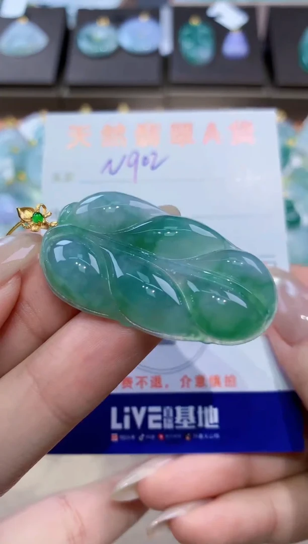颈饰18K金镶嵌翡翠天然缅甸翡翠A货挂件
