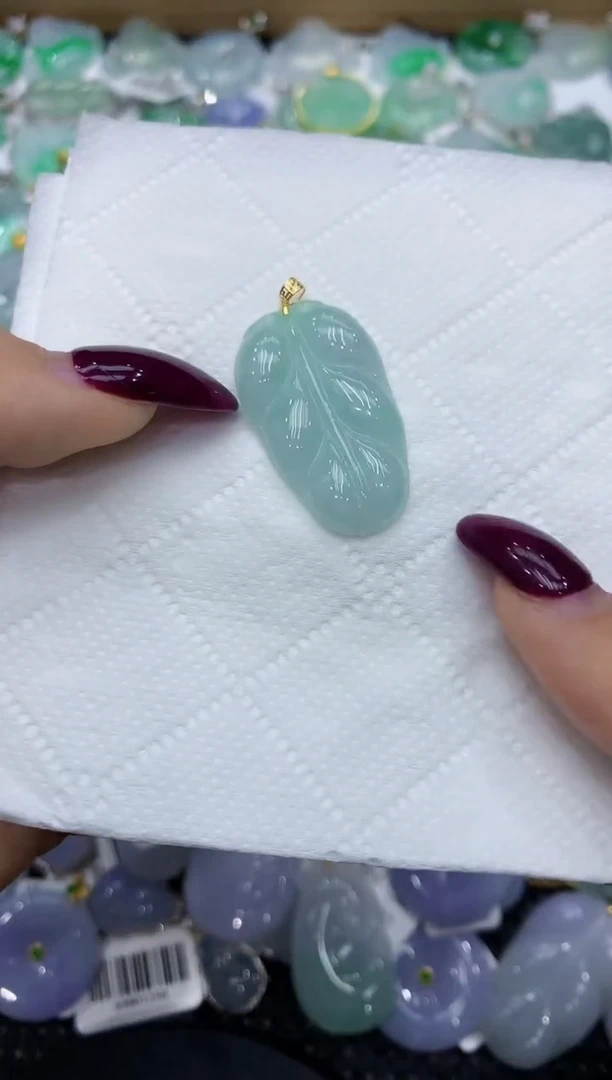 翡翠18K金镶嵌颈饰111111111111