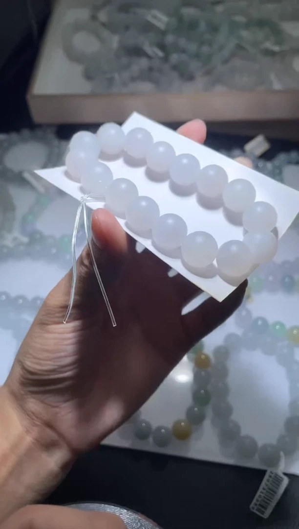 定制翡翠未镶嵌翡翠手串