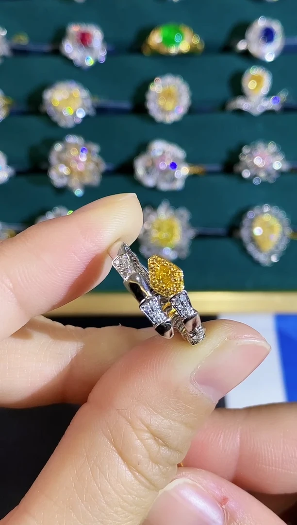 18K金镶嵌戒指钻石戒指