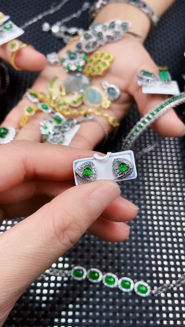 【闪购商品】翡翠耳饰未镶嵌1111111111