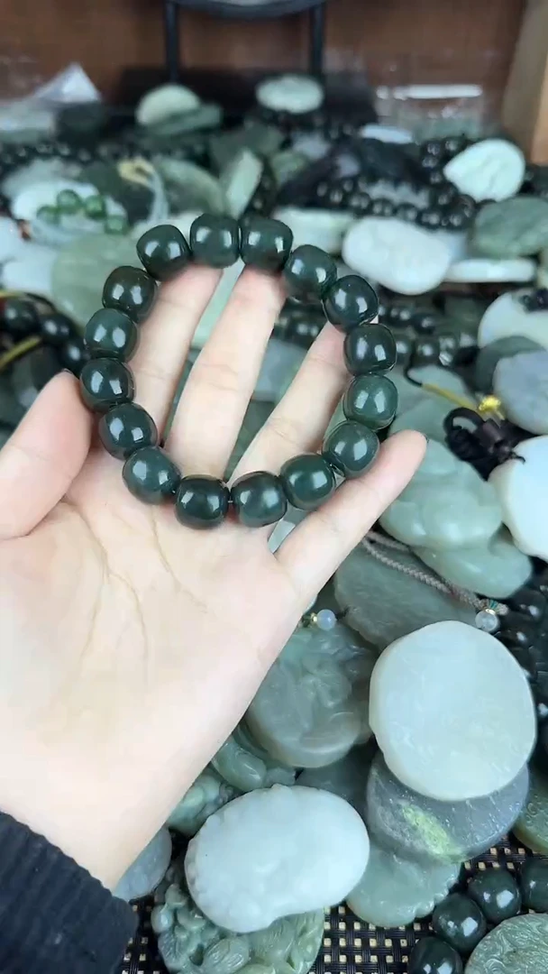 颈饰未镶嵌和田玉1