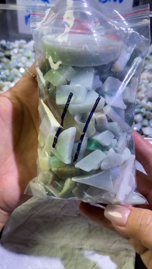 翡翠未镶嵌颈饰天然翡翠小号500克11