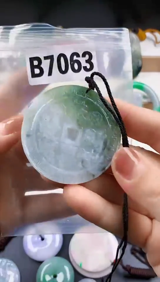 颈饰未镶嵌翡翠天然翡翠吊坠挂件