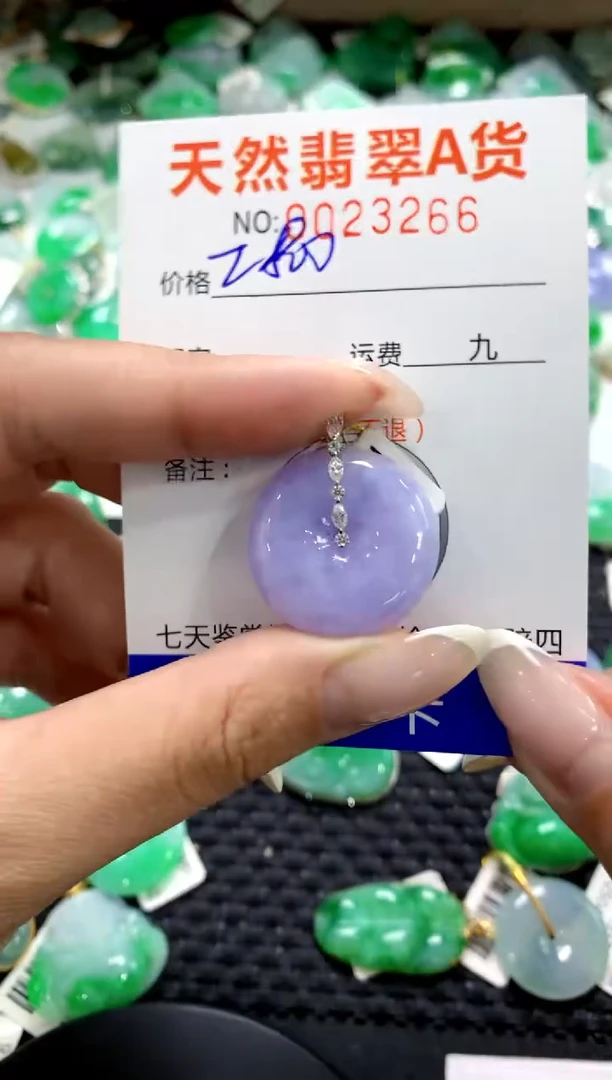 翡翠18K金镶嵌颈饰1111111111111111