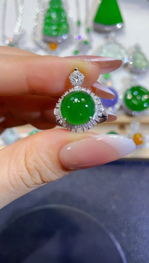 颈饰18K金镶嵌翡翠团购13