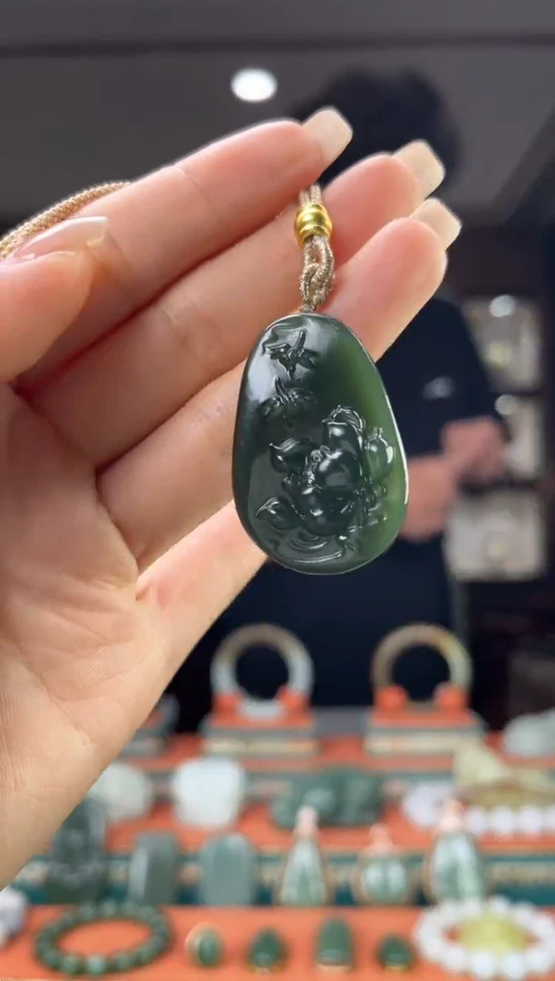 和田玉未镶嵌颈饰佩佩