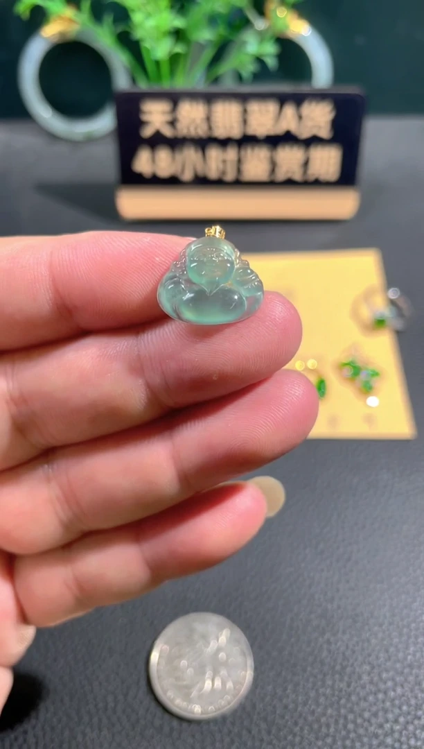 翡翠18K金镶嵌颈饰翡翠