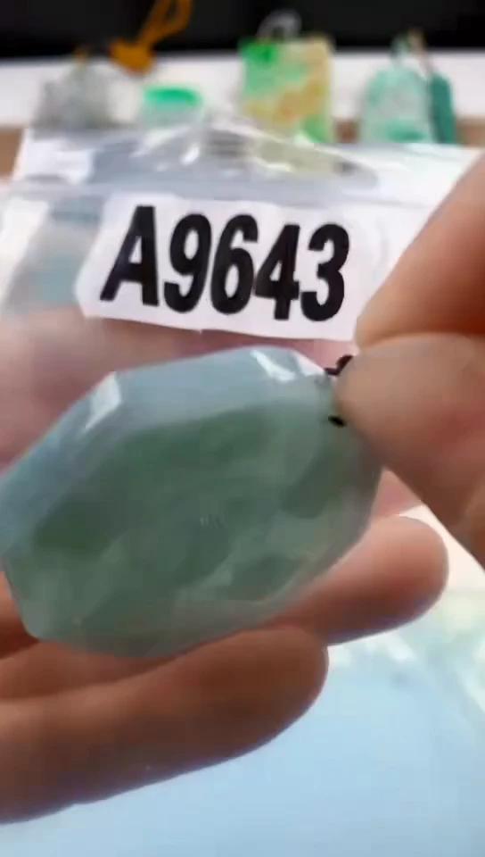 翡翠未镶嵌颈饰天然翡翠吊坠挂件