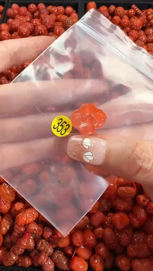 颈饰未镶嵌南红玛瑙1