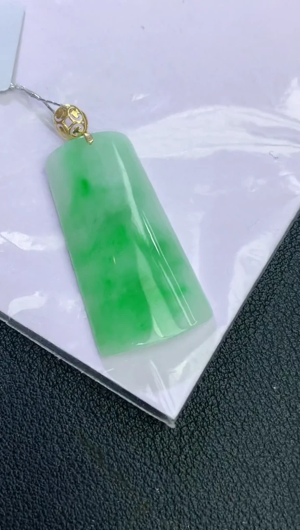 颈饰18K金镶嵌翡翠赠礼盒证书 麦麦