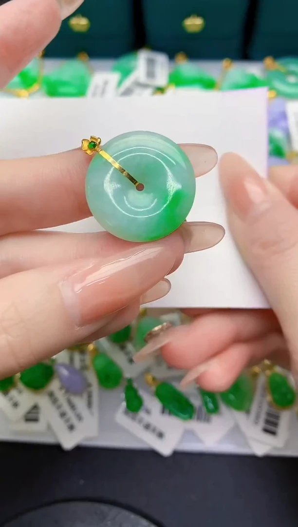 颈饰18K金镶嵌翡翠缅甸天然翡翠A货