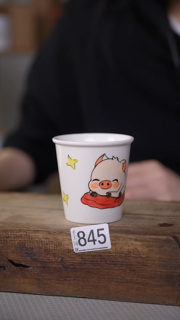 【闪购商品】瓷片新品！设计师款十二生肖手握杯/猪