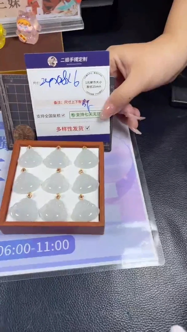 18K金镶嵌挂件翡翠白冰佛公多样性发其一CP10配绳