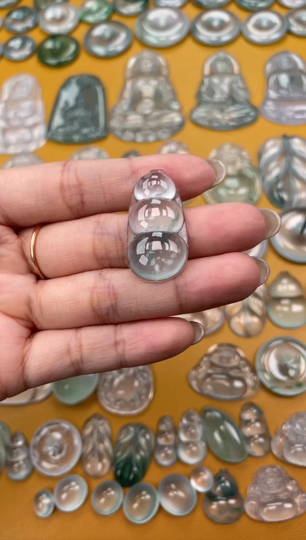 翡翠未镶嵌吊坠(不含链)豆子 31.9 16.6 5.7