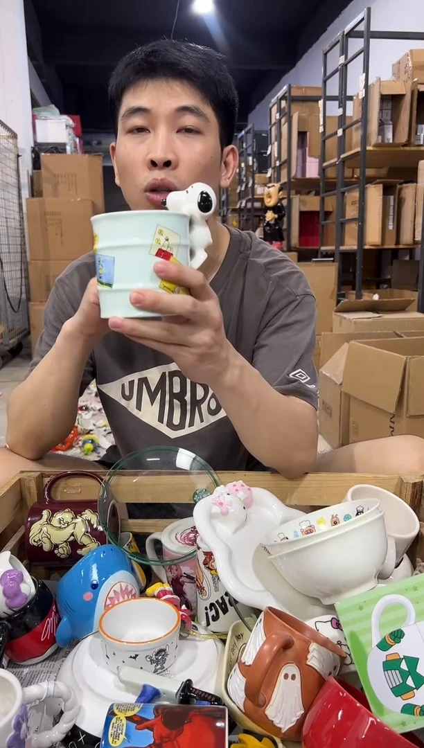瓷片史努比油桶笔筒