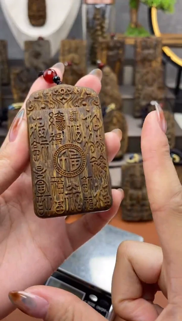 木木雕款芽庄 双面百福7cm送养香瓶