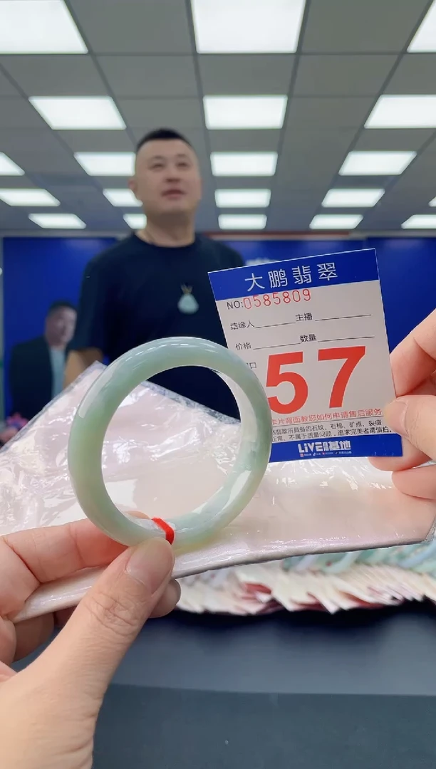 未镶嵌手镯翡翠 AAAAAAAAAA