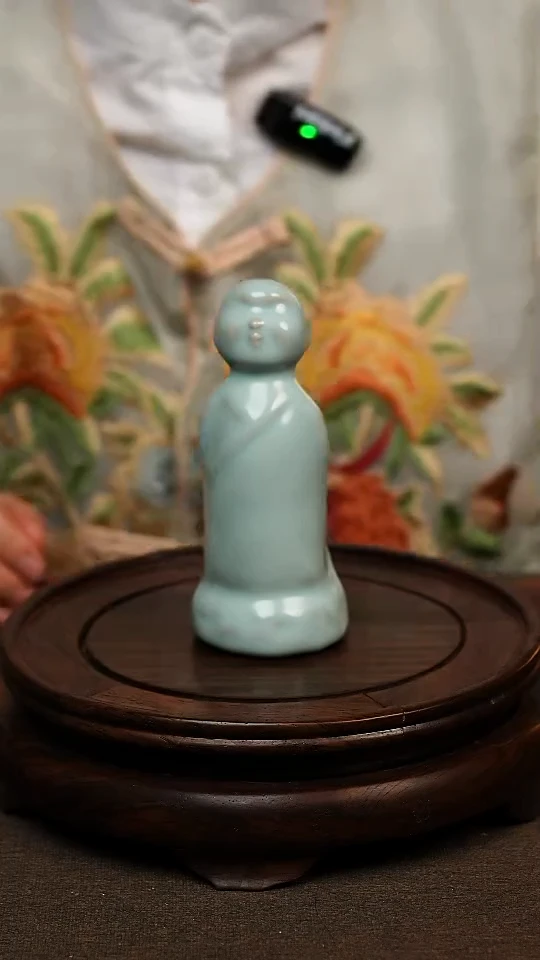 瓷片天青色茶宠 小和尚 微瑕不带礼盒