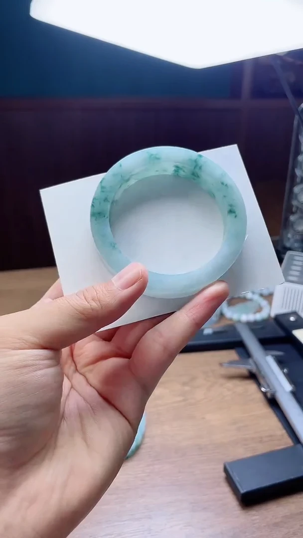 定制翡翠手镯未镶嵌浅*。定制