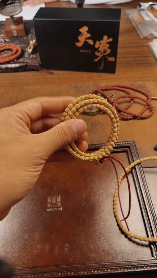 【闪购商品】柏香籽/百香籽手串奶油皮1：1长腿