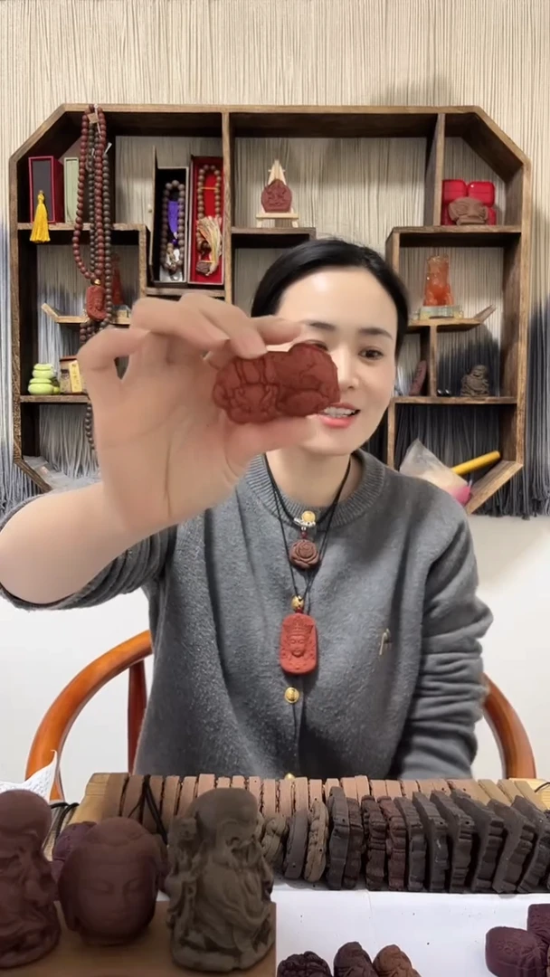 【闪购商品】泥塑大四合脾休手摆件