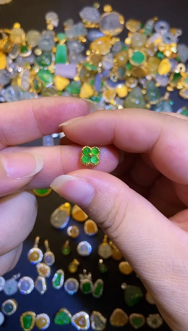 吊坠(不含链)18K金镶嵌翡翠?****71